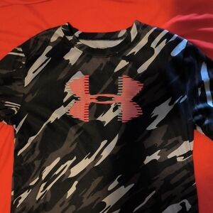 Under Armour Black and Gray Camouflage T-Shirt